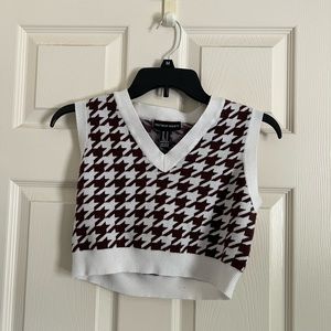 NWOT! Streetwear Society Brown Star Patterned Sweater Vest Size: M